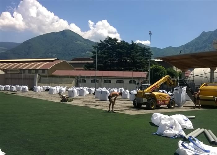 Riqualificazione manto erba sintetica Riqualificazione del terreno di gioco, tramite la rimozione e smaltimento del vecchio tappeto in erba sintetica e installazione del nuovo manto... <a href="/azienda/dalla-produzione-all-installazione-il-tuo-manto-in-erba-sintetica-chiavi-in-mano">Leggi tutto</a>