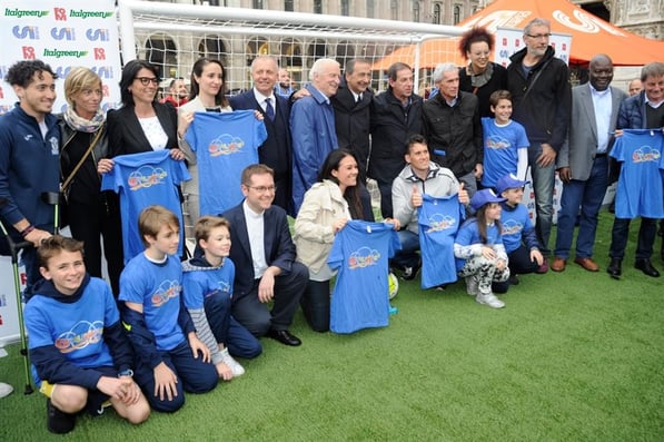 erba-sintetica-gabbia-duomo-milano-gruppo